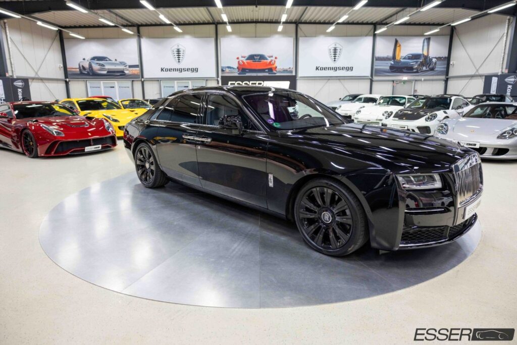 Rolls-Royce Ghost | Bespoke | rear theatre conf.